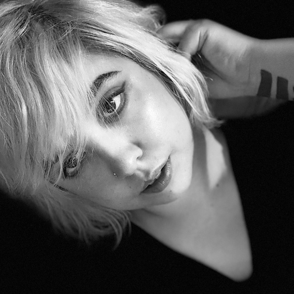 Kay Ros - Picture 3 of 5